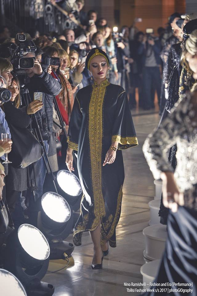 Sukhishvili ensemble dancers open Tbilisi Fashion Week in extraordinary costumes geotv.ge